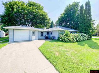 522 7th St, Gaylord, MN 55334
