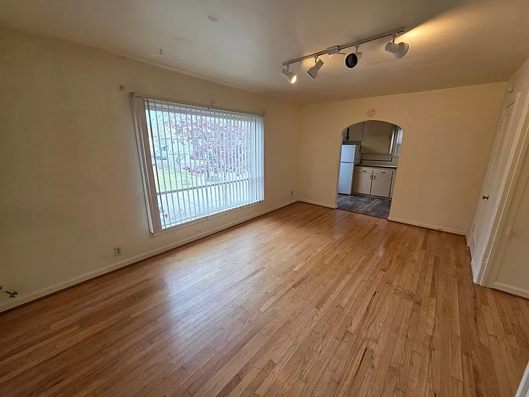 482 E 16th Ave #1-5 — Photo 2