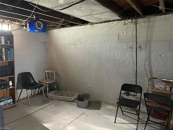 4th image of 707 Roosevelt Ave
