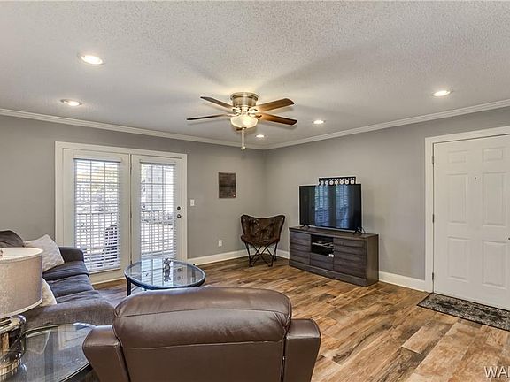 2nd image of 120 15th St E APT 115