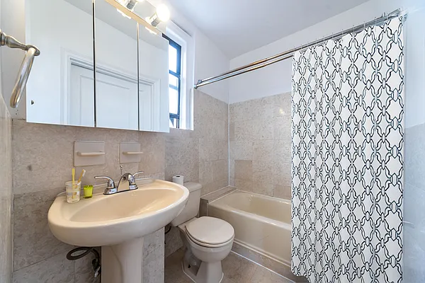 Rented by Platinum Properties | media 14