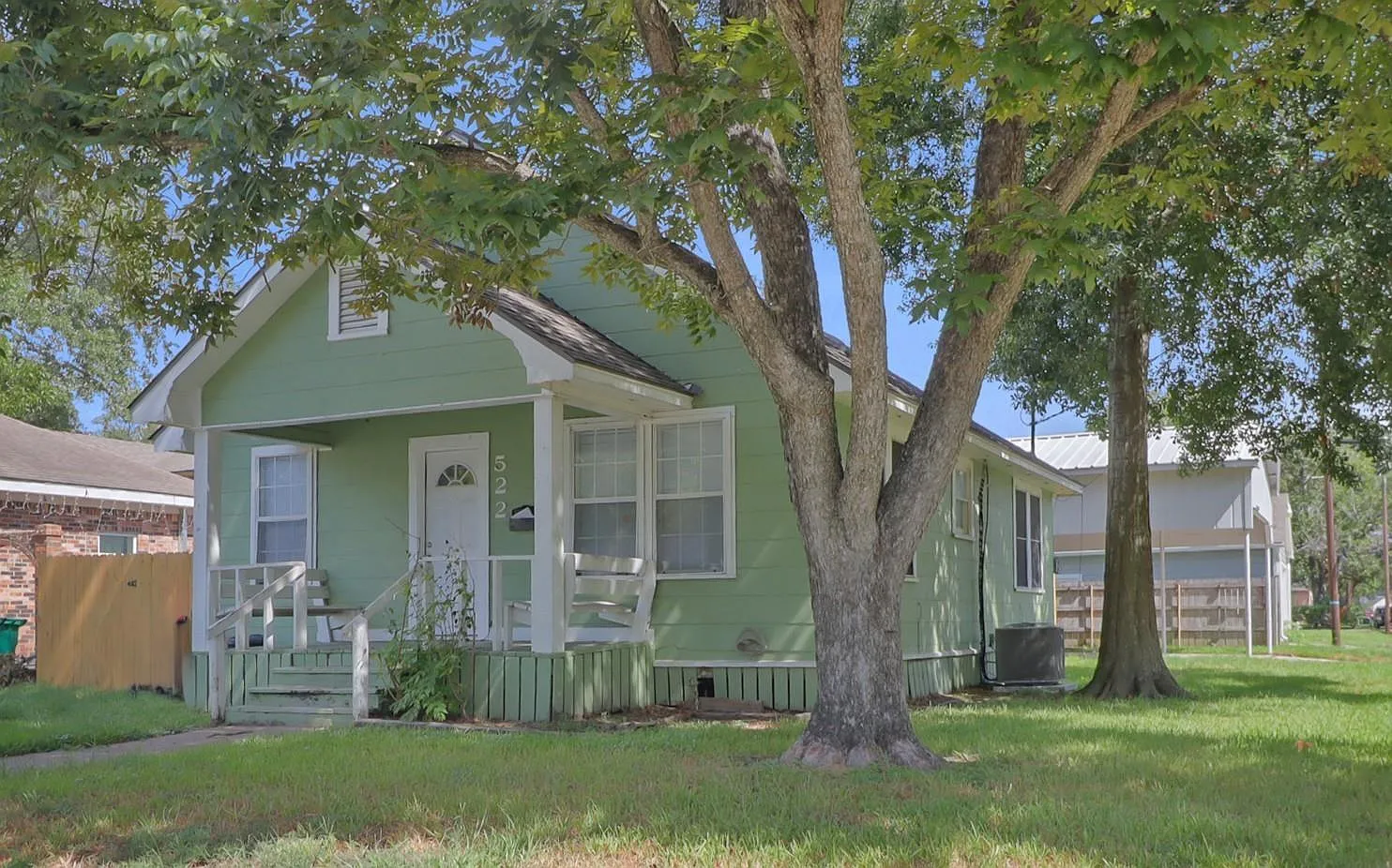 3 bed, 1.0 bath, 1284 sqft, $1,600 — Photo 1