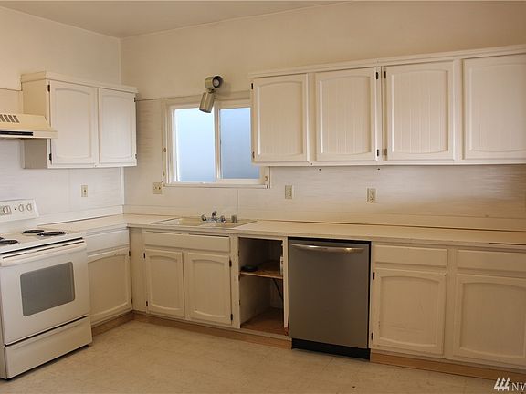 3rd image of 3607 Lombard Ave
