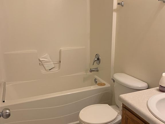 full bath dawnstairs