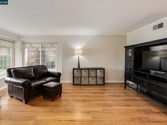 3rd image of 182 Madelia Pl