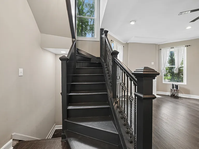 5647 Vernon Ave — Photo 10