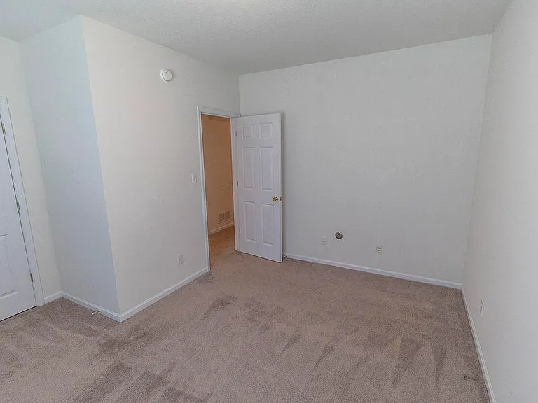 3402 E Saint Charles Rd — Photo 24