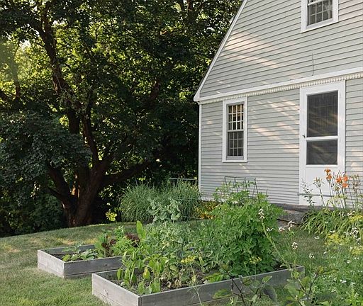 4th image of 636 Bernardston Rd