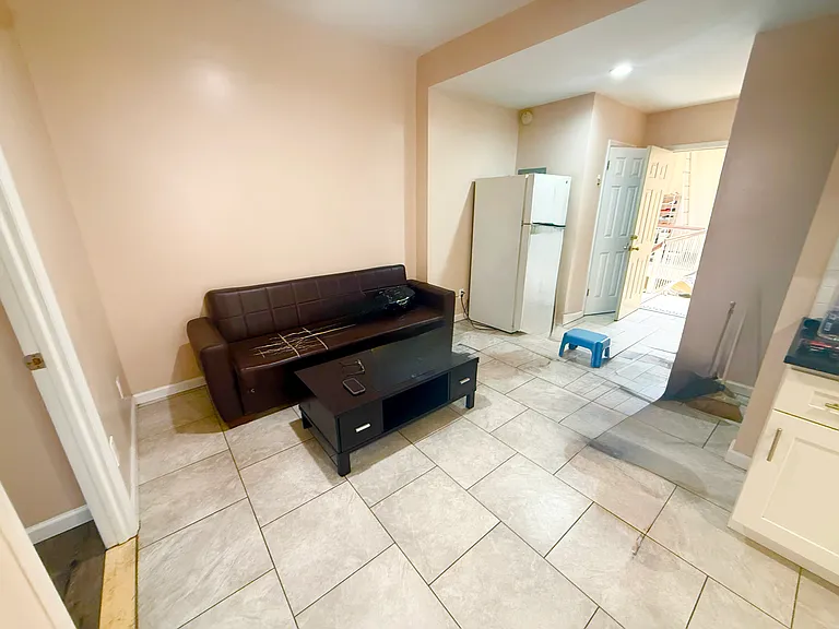 13257 Maple Ave #2R — Photo 6