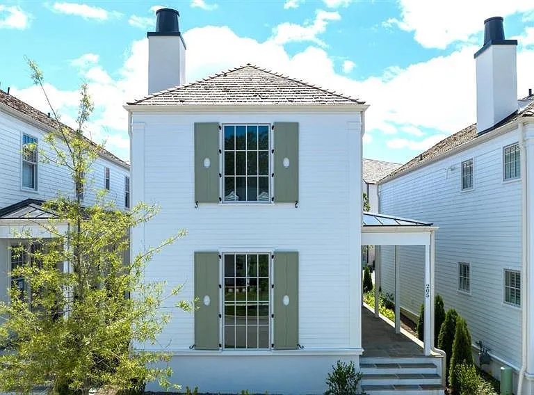 205 Bowman Rd — Photo 1