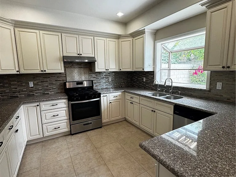 330 S Alhambra Ave — Photo 6