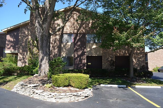 1st image of 5 W Stonebridge Ct APT 5A