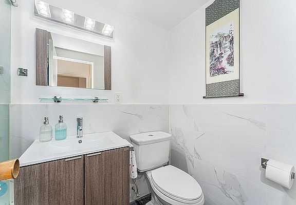 4th image of 100 W 57th St APT 21K