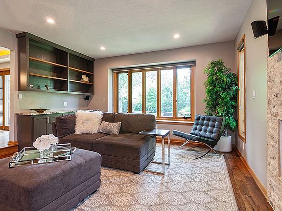 4th image of 3815 W Sherbrooke Dr
