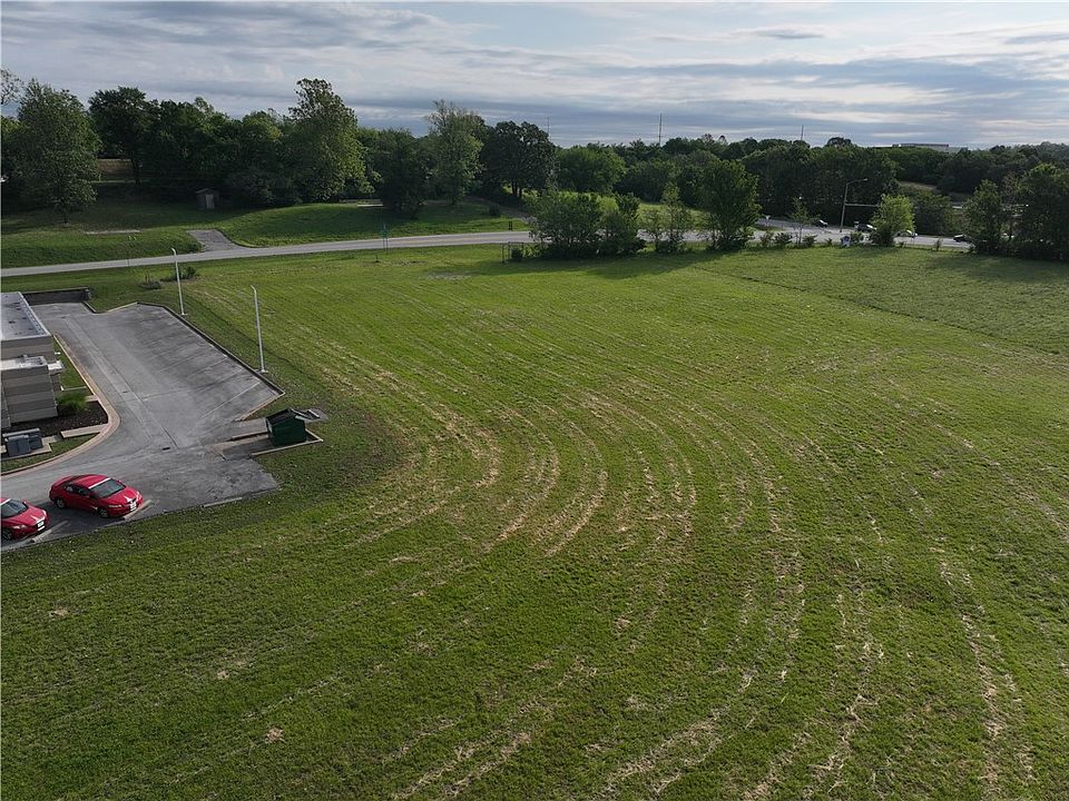 2nd image of 5201 Willow Creek Dr
