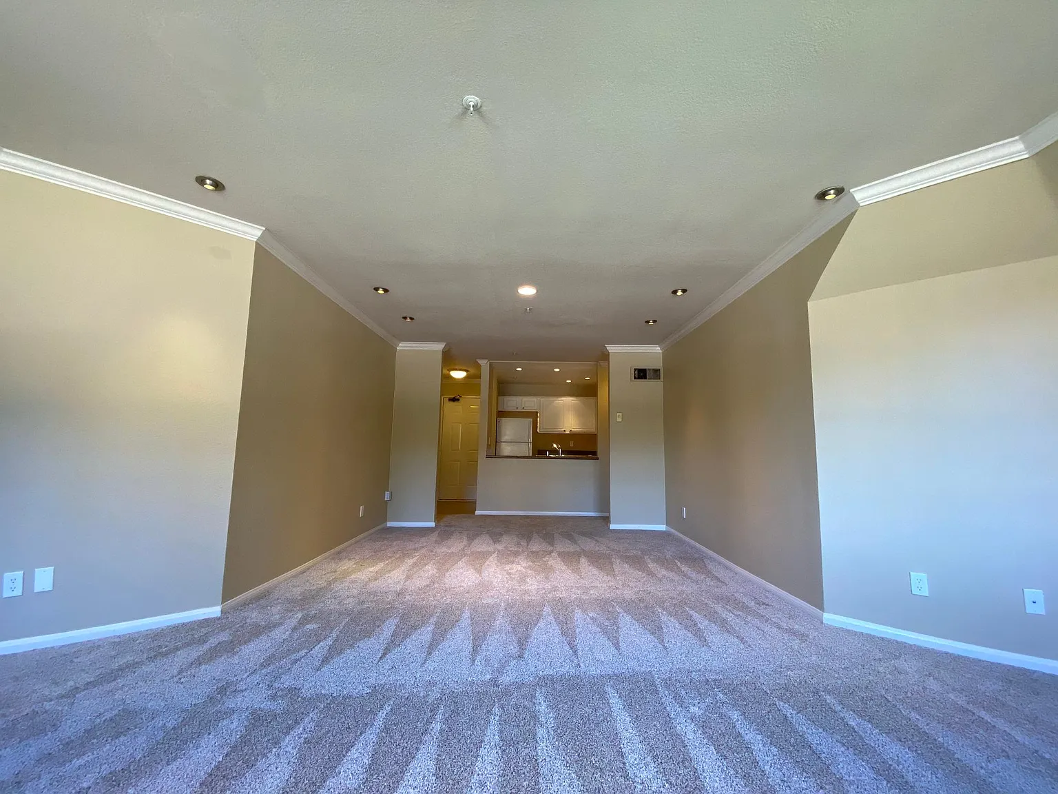 2 bed, 956 sqft, $3,199 — Photo 4