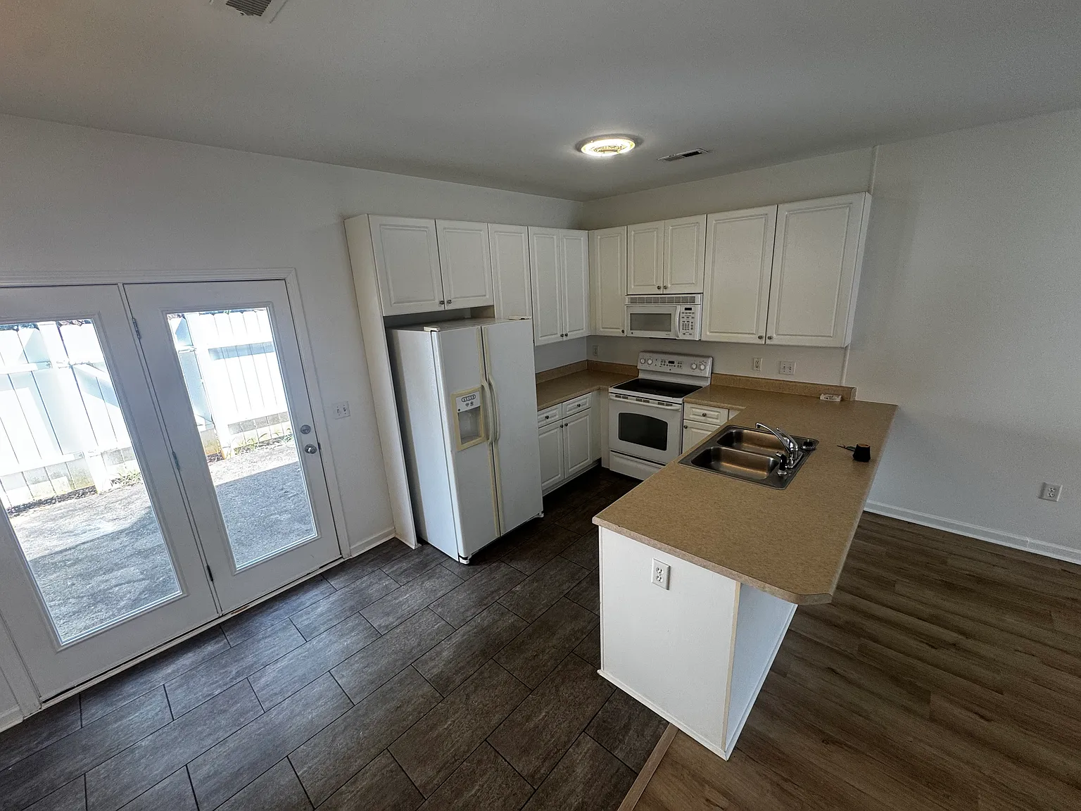 2 bed, 2.5 bath, 1100 sqft, $1,700 — Photo 3
