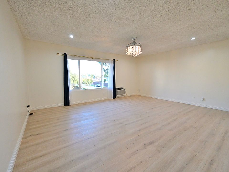 extremely bright and spacious fully upgraded 2 bed unit (2nd floor end unit, very quiet)