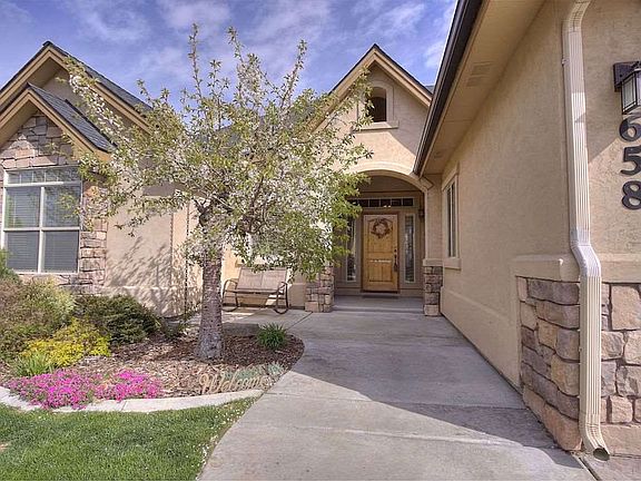 2nd image of 658 E Painted Hills Dr