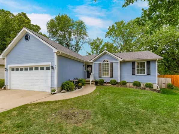 702 S Mulberry St, Louisburg, KS 66053