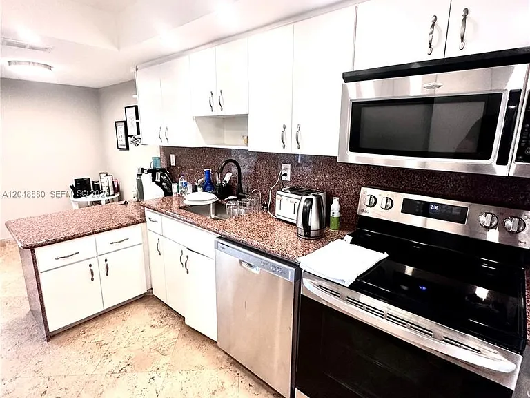 18021 Biscayne Blvd #702 — Photo 2