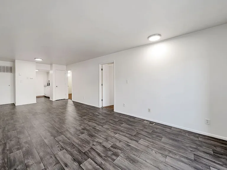 Capitol Reef Apartments — Photo 18