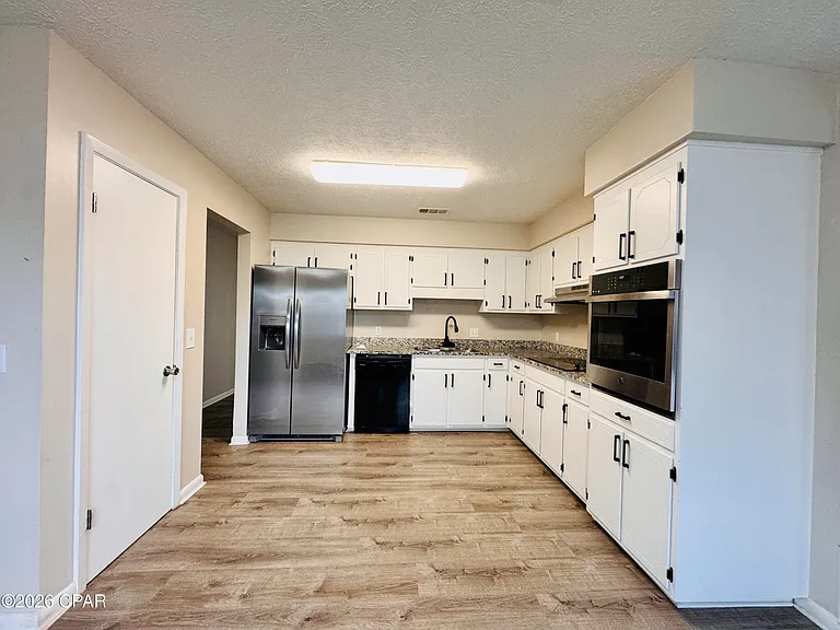 618 Gabriel St — Photo 3