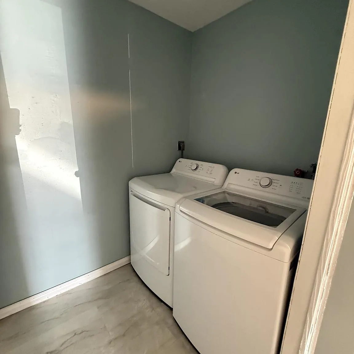 3 bed, 1.5 bath, 1350 sqft, $2,650 — Photo 2
