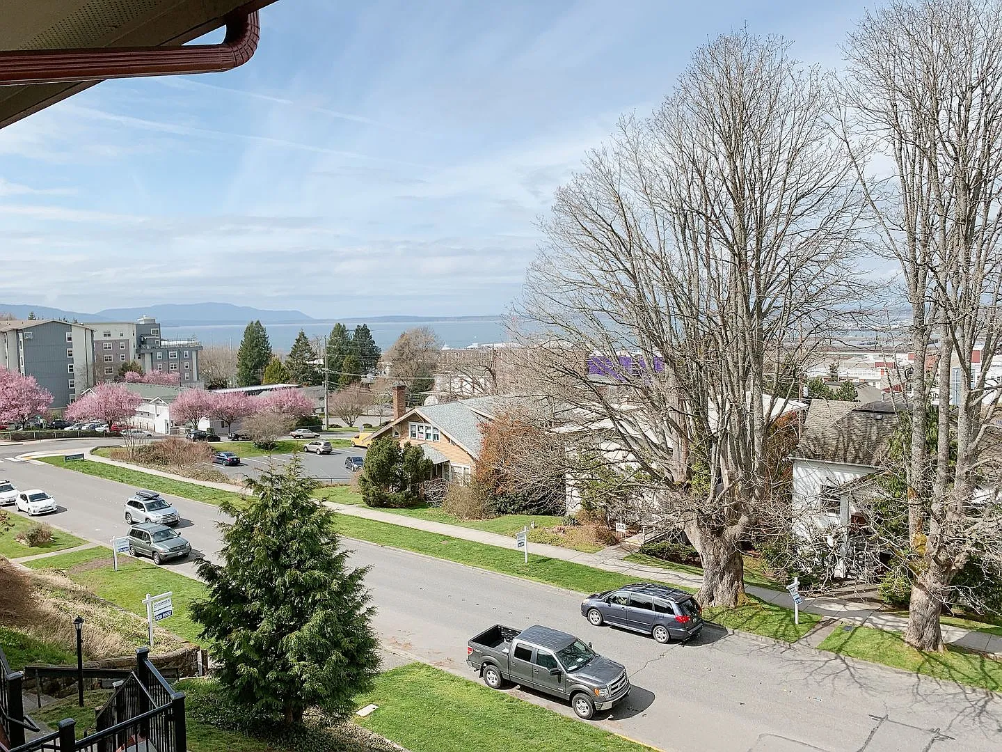 Spacious 4-Bedroom Apartments in the Heart of Student Row — Photo 2