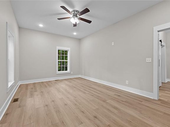 3rd image of 3523 Blackberry Ln