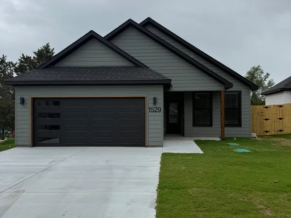 1529 Corona Dr, Granbury, TX 76048