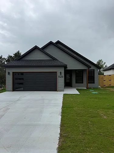 1529 Corona Dr Photo 1
