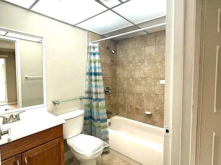 263 Brittany Ave #F — Photo 8