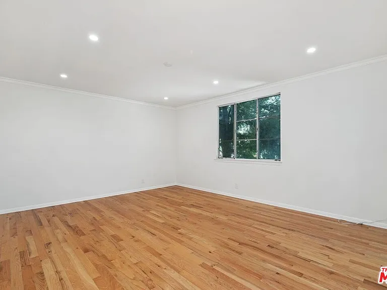 517 N Elm Dr — Photo 33