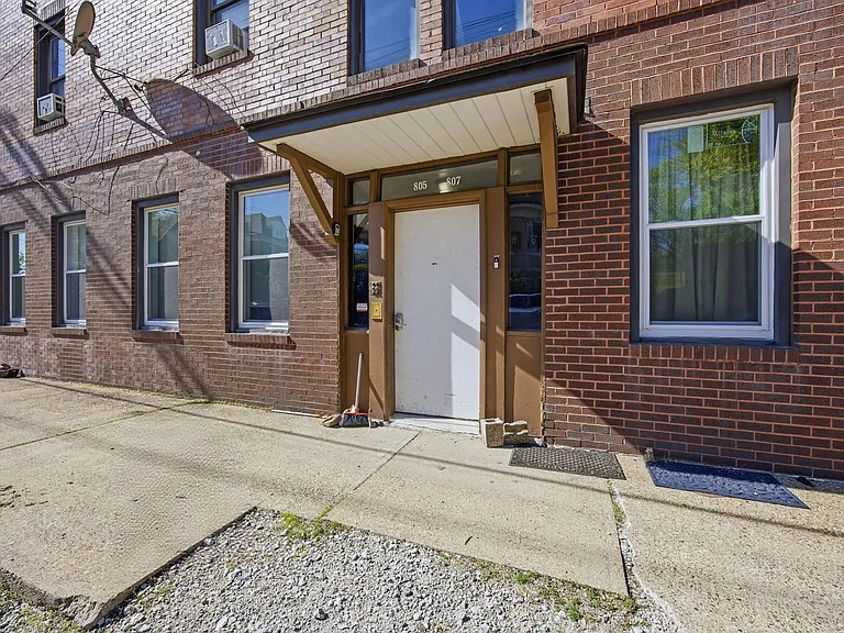 805-807 Bayonne Ave — Photo 1