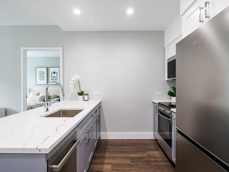 4568 Broadway #Penthouse P — Photo 3