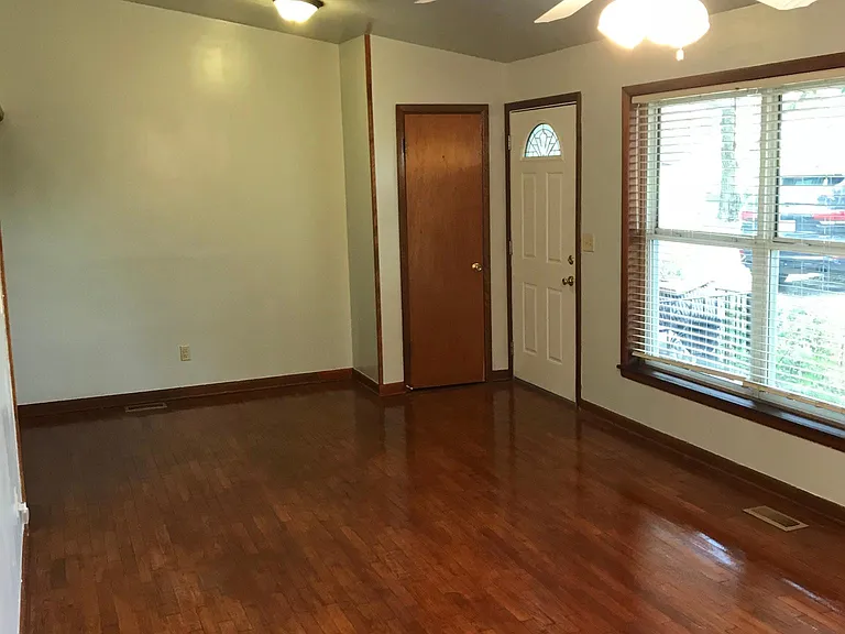1208 W James St — Photo 4