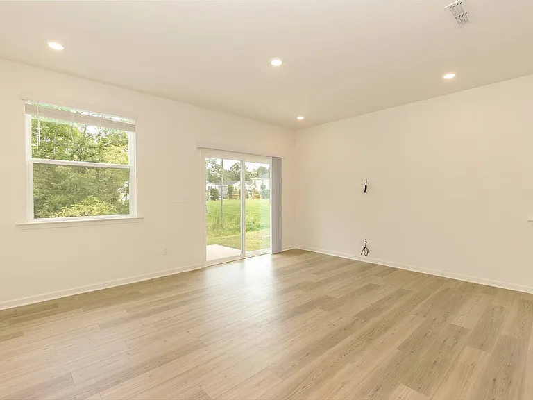 518 Eastwood St — Photo 15