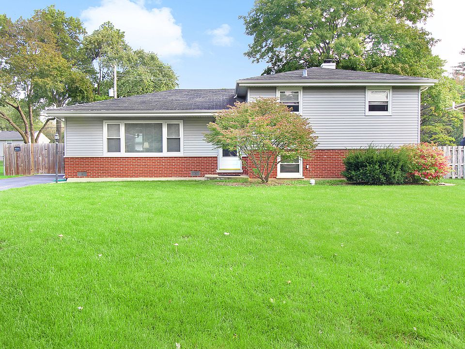 1st image of 22W370 Birchwood Dr