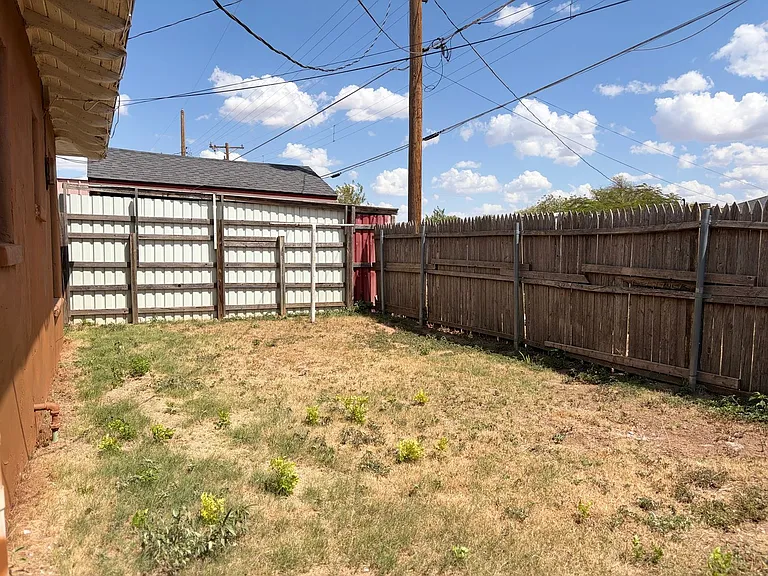 3111 Amherst St — Photo 27