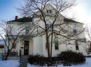 32 Center St NW, Navarre, OH 44662