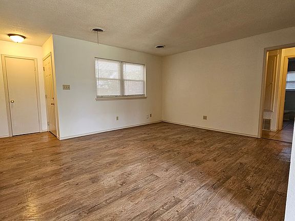 5th image of 993 Barkley Cir