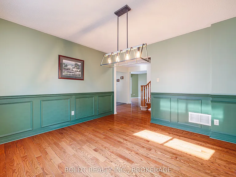 64 Carmine Cres — Photo 13