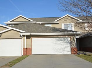 2201 Surfside Dr, Lincoln, NE 68528