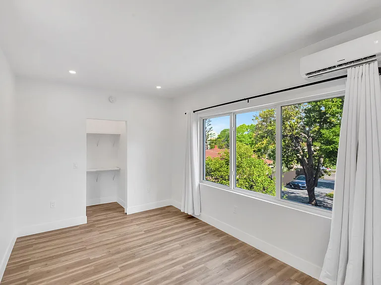 1260 SW 4th St #3 — Photo 7