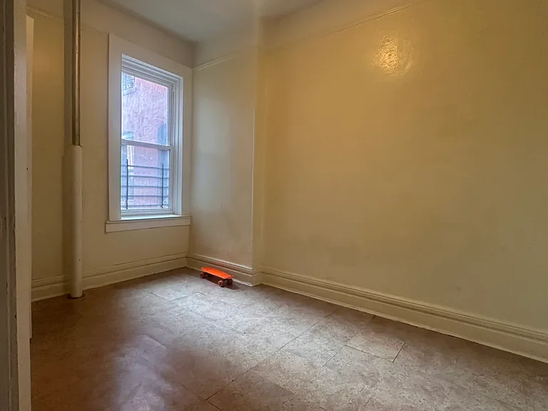 611 E 179th St #4 — Photo 5