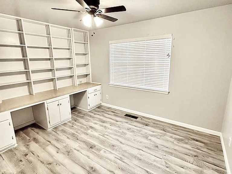 3215 Oakwood Dr — Photo 13