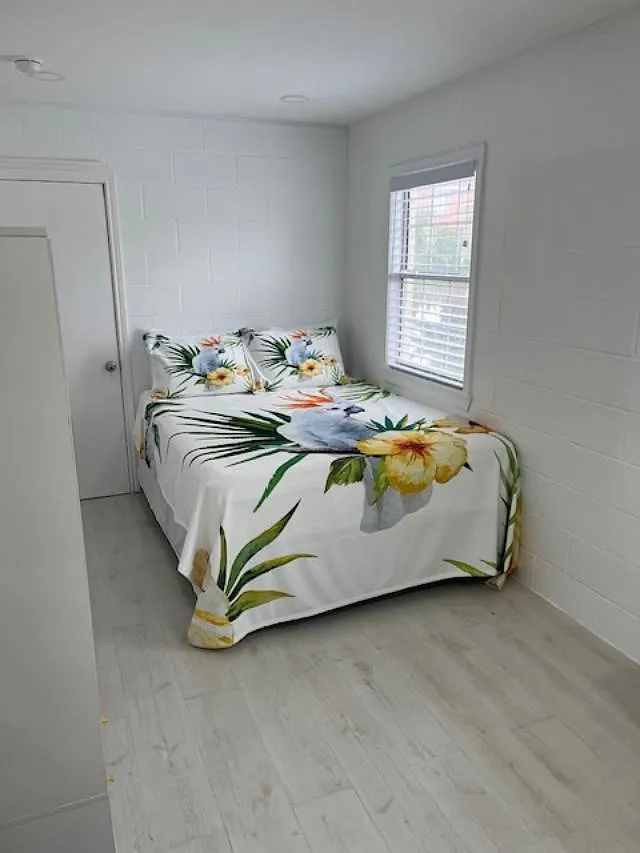 1 bed, 1.0 bath, 500 sqft, $2,400 — Photo 2