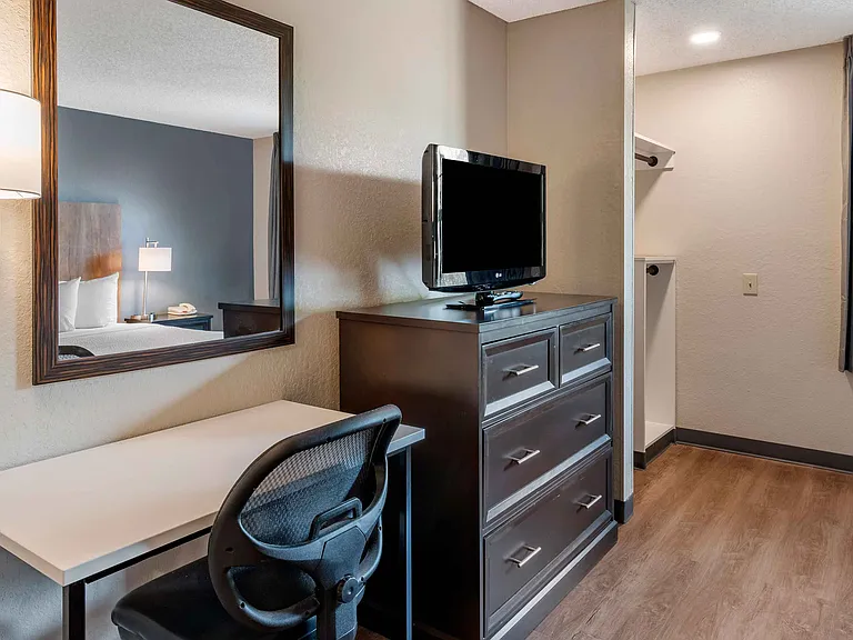 Studio Suite - 1 Queen Bed
