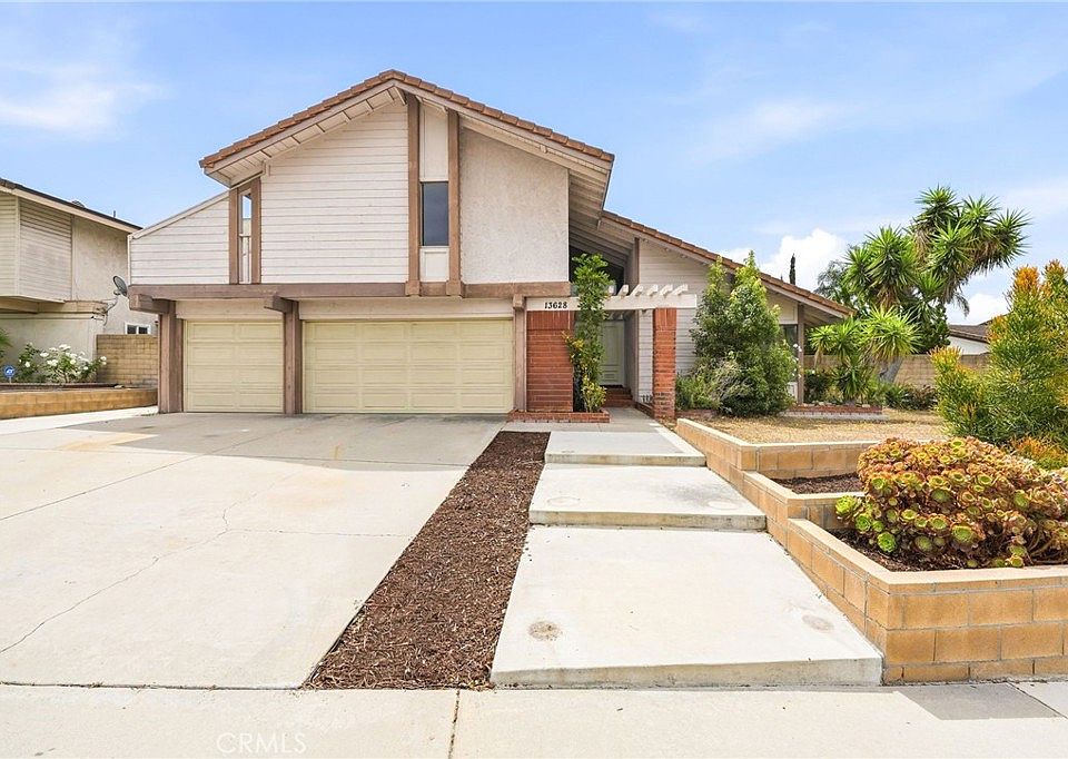 1st image of 13628 Avenida Espana